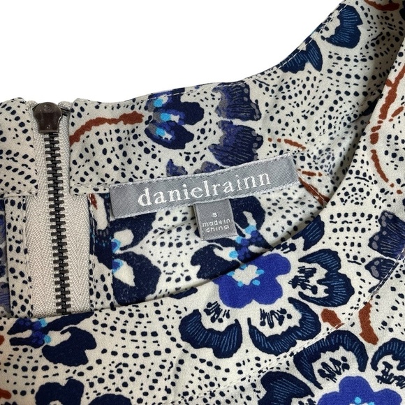 Daniel Rainn Round Neck Zipper Back Floral Blouse Size Small - Picture 2 of 5